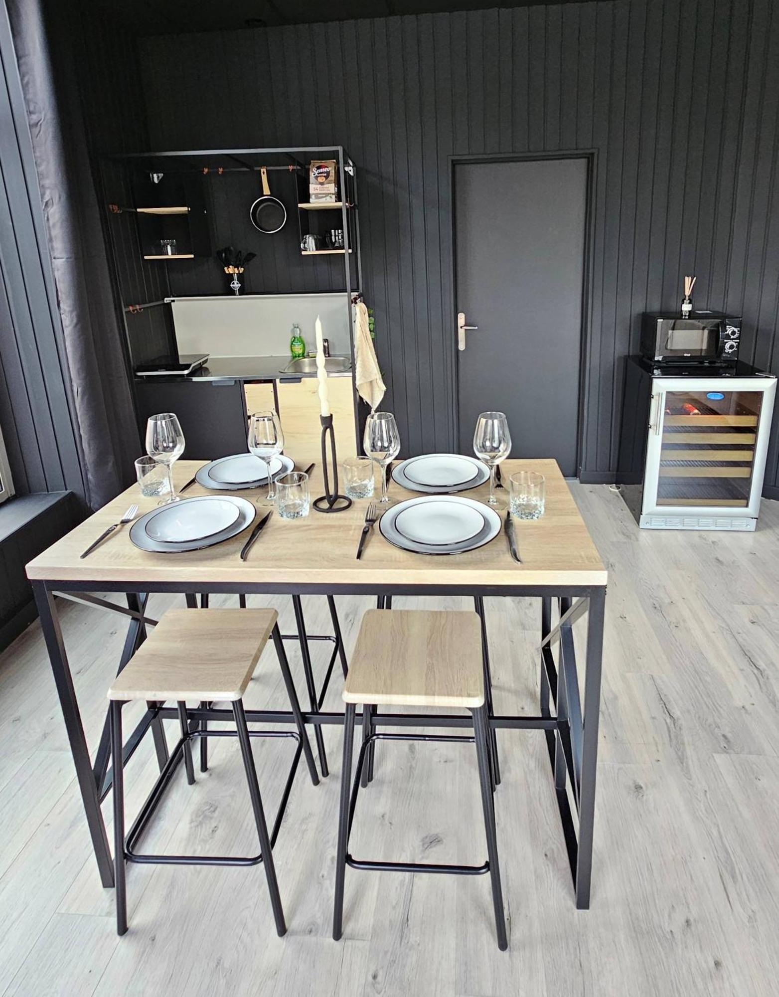 Black Box Cinema Appartement Avec Balneo Épinal Exteriör bild