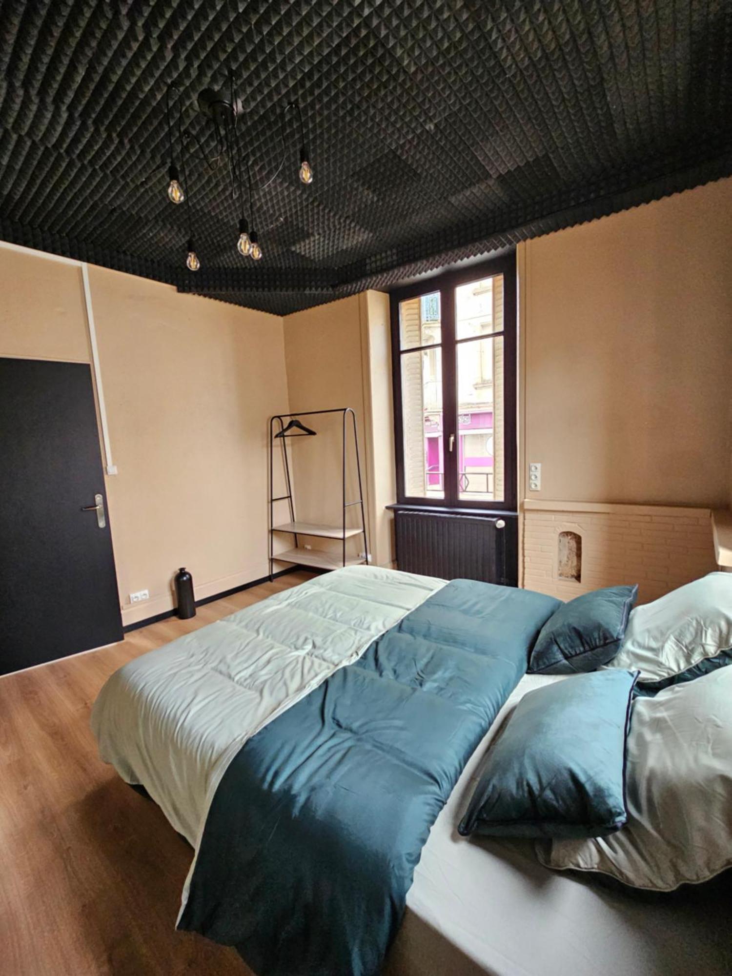 Black Box Cinema Appartement Avec Balneo Épinal Exteriör bild