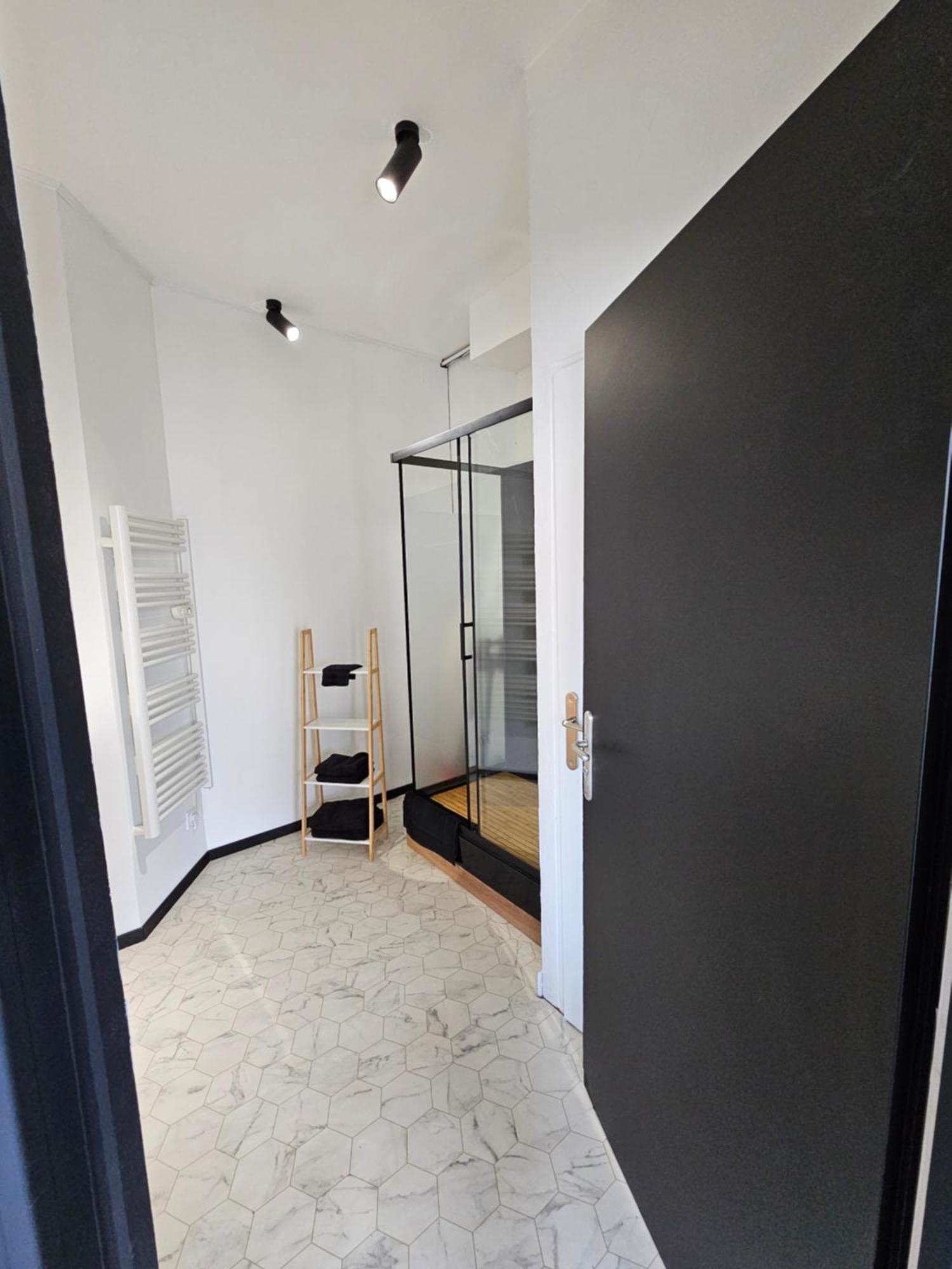 Black Box Cinema Appartement Avec Balneo Épinal Exteriör bild