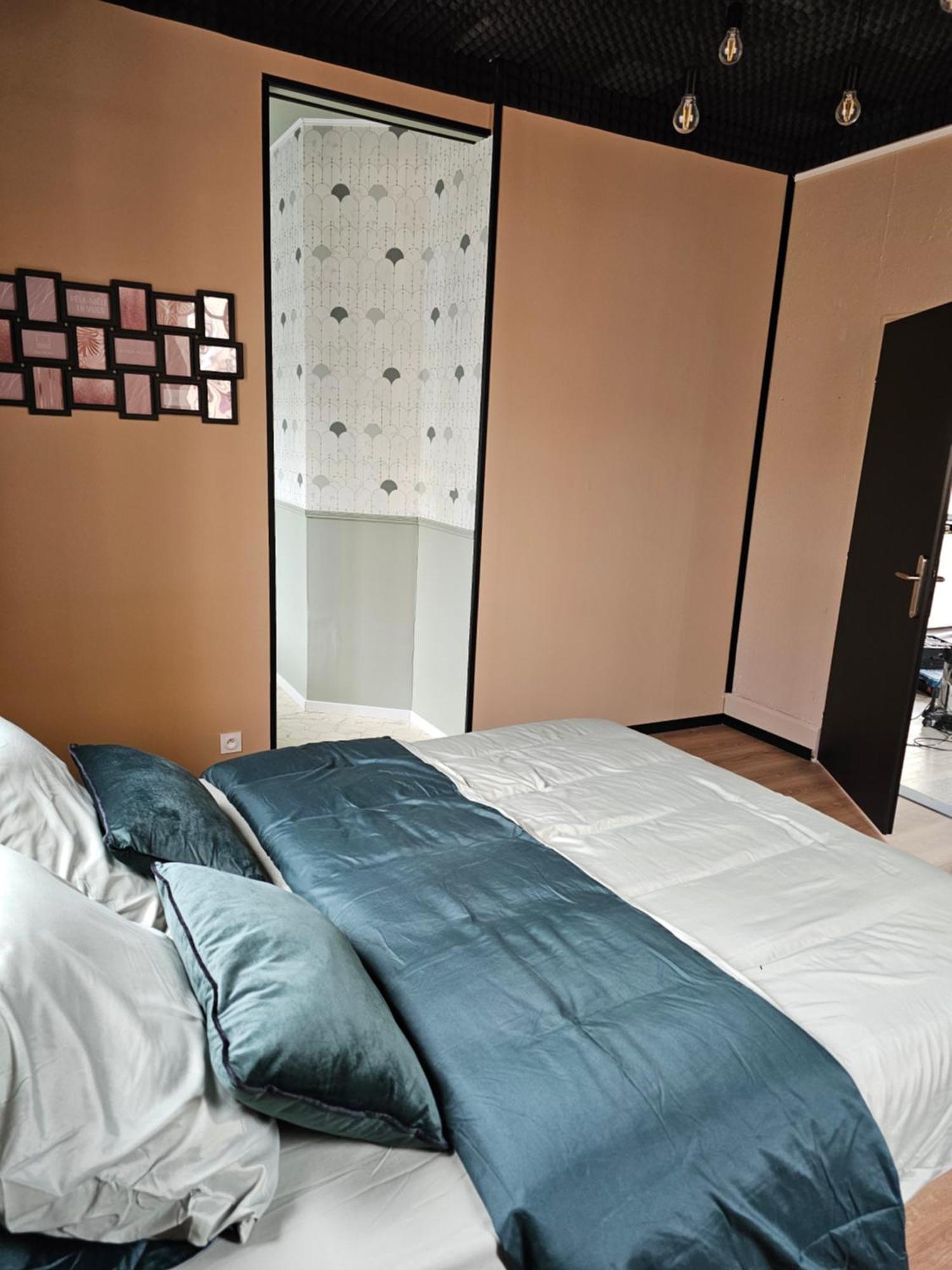 Black Box Cinema Appartement Avec Balneo Épinal Exteriör bild