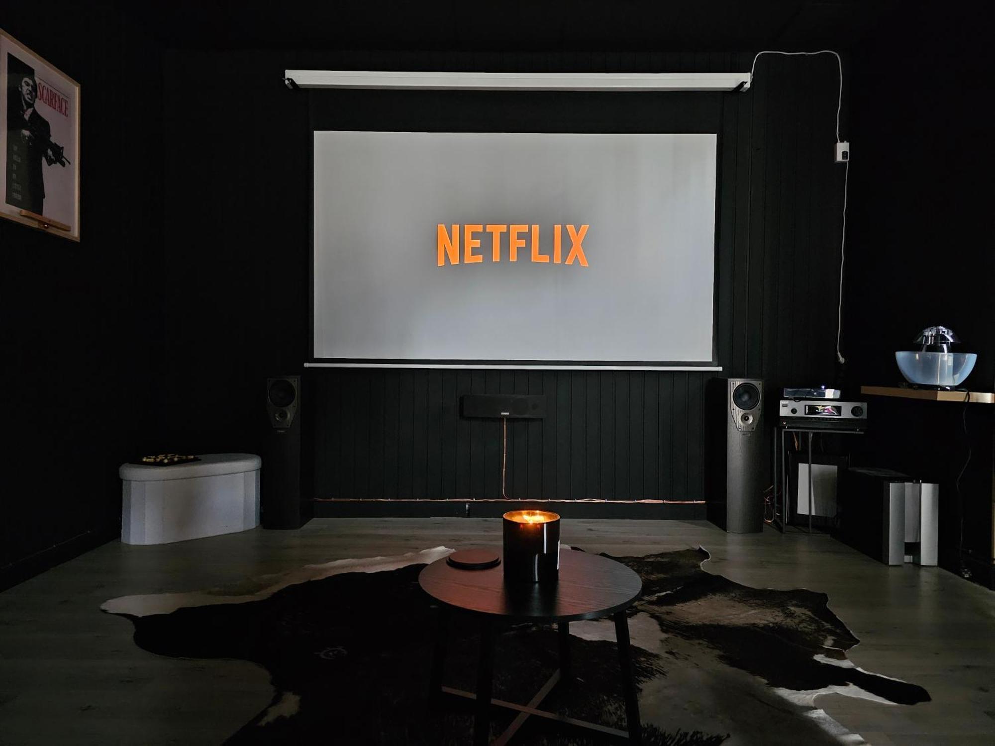 Black Box Cinema Appartement Avec Balneo Épinal Exteriör bild