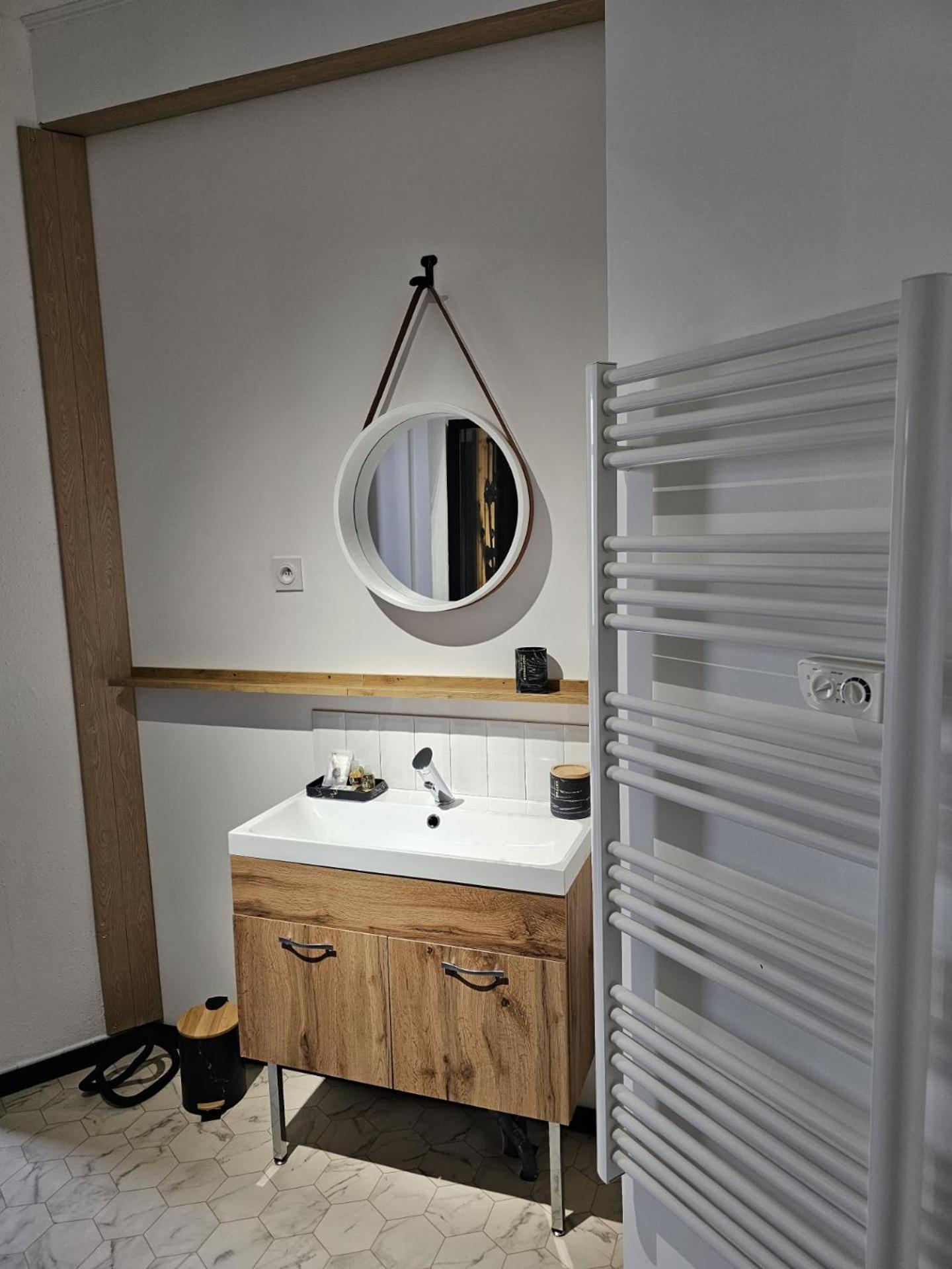 Black Box Cinema Appartement Avec Balneo Épinal Exteriör bild